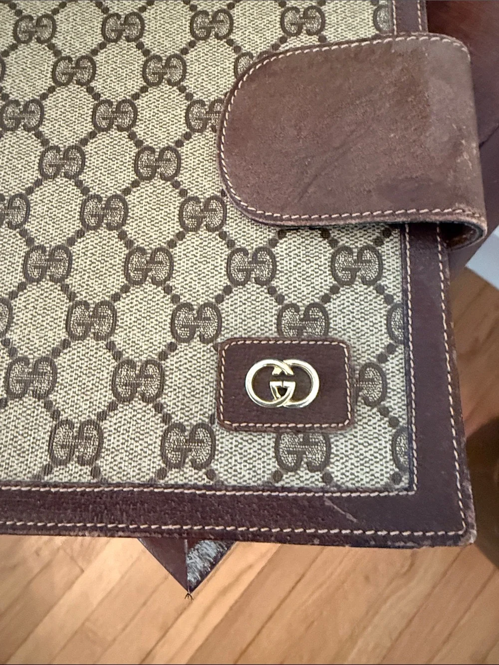 Gucci gg supreme